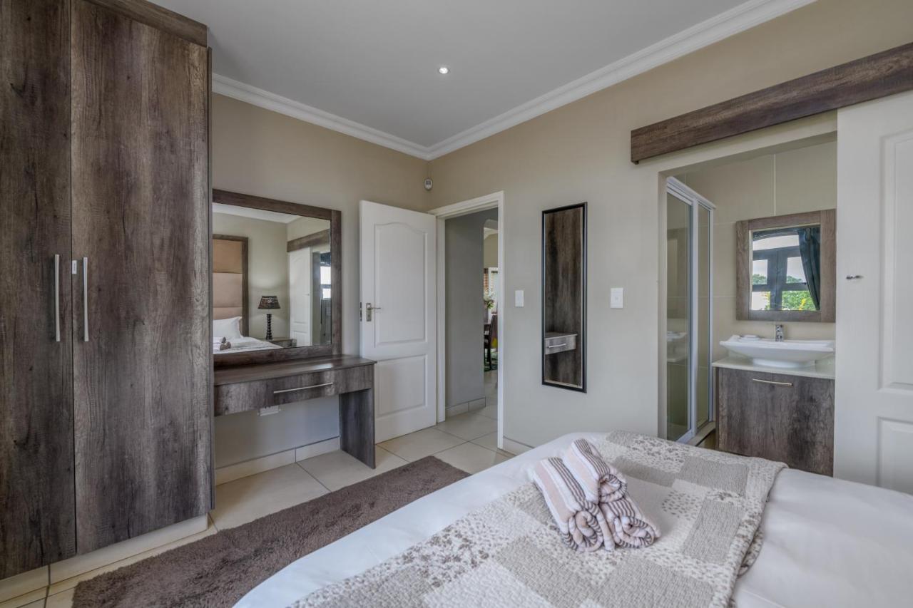 Villa Caylee Caribbean Estates - Ultra-Luxurious - Rimas Interiors Designs - Private Beachfront Escape - Premium Serviced For 8 Guests Port Edward Exterior foto