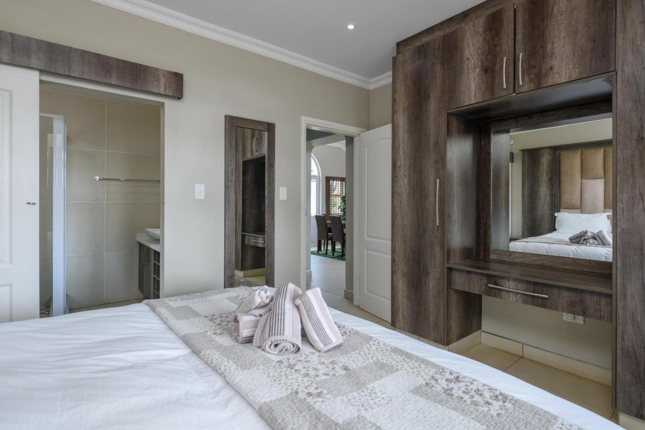 Villa Caylee Caribbean Estates - Ultra-Luxurious - Rimas Interiors Designs - Private Beachfront Escape - Premium Serviced For 8 Guests Port Edward Exterior foto
