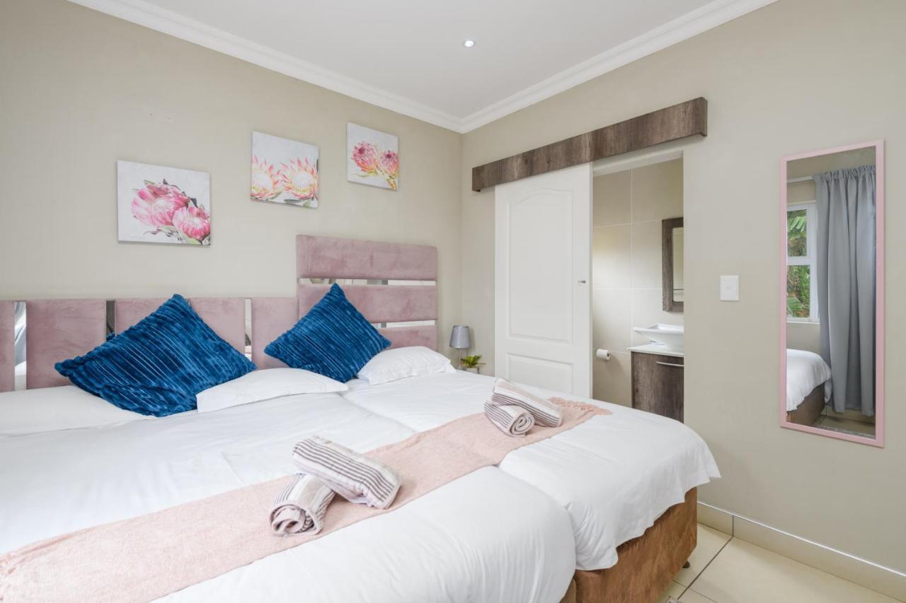 Villa Caylee Caribbean Estates - Ultra-Luxurious - Rimas Interiors Designs - Private Beachfront Escape - Premium Serviced For 8 Guests Port Edward Exterior foto